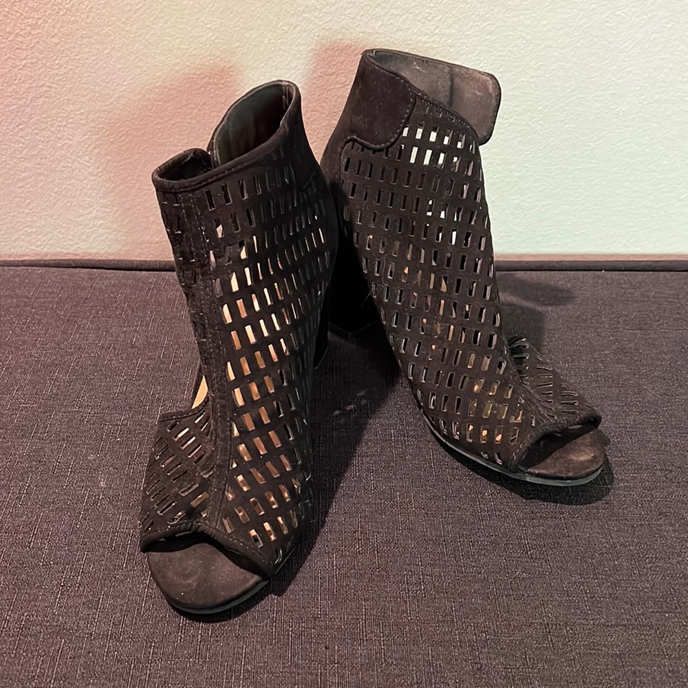 Heels - Picture 3 of 3